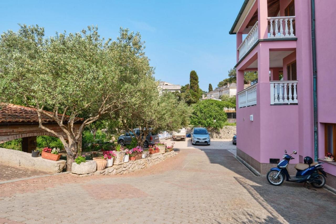 Rooms With A Parking Space Veli Losinj, Losinj - 21045 Екстериор снимка