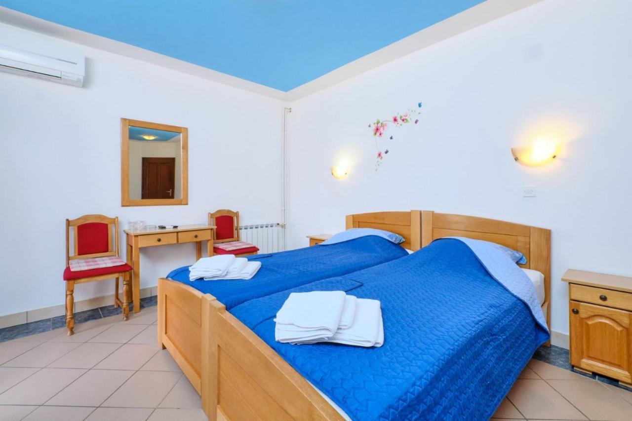 Rooms With A Parking Space Veli Losinj, Losinj - 21045 Екстериор снимка